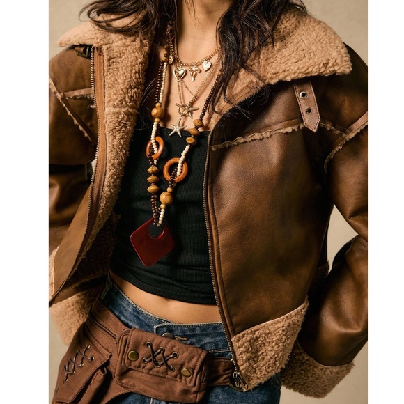 Cozy Sherpa Lined Vegan Leather Zip up Oversized Jacket - Picture 3 of 7